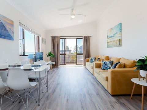 6 'Bahia', 47 Ronald Avenue - Fantastic Location With Filtered Water Views - Tourism Cairns 3