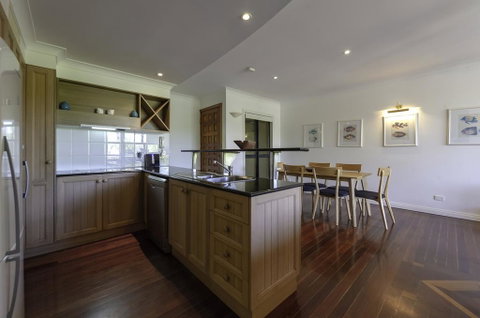 6 The Point Apartments - Tourism Cairns 3
