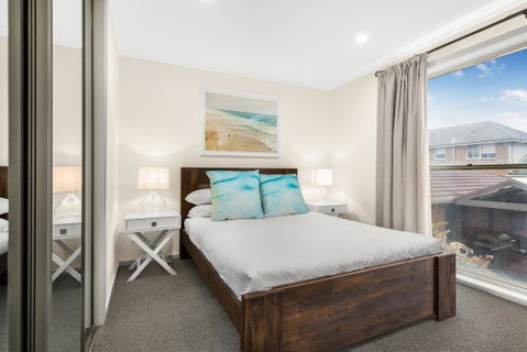 6-bed Oceanfront House With Jacuzzi, Games, Parking - Tourism Cairns 1