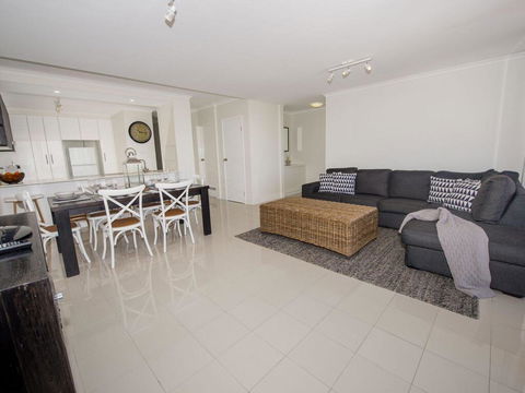 7 'The Crest' 6-8 Tomaree St - Stunning Unit With Spectacular Water Views. - Tourism Cairns 3