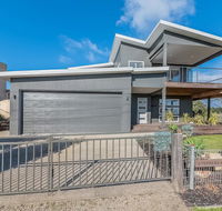 7 Graydens Road Ventnor with Spectacular views - Tourism Cairns