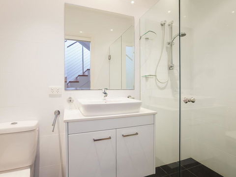 7 Judith Street - Stunning Duplex With Ducted Air - Tourism Cairns 3