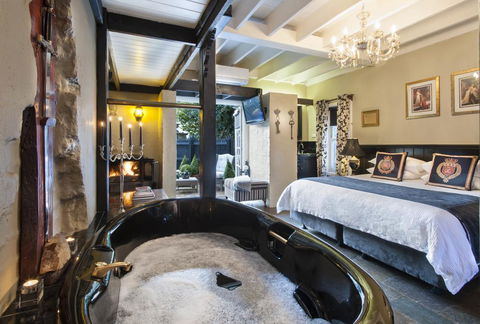 A Loft In The Mill Boutique Accommodation - Tourism Cairns 3