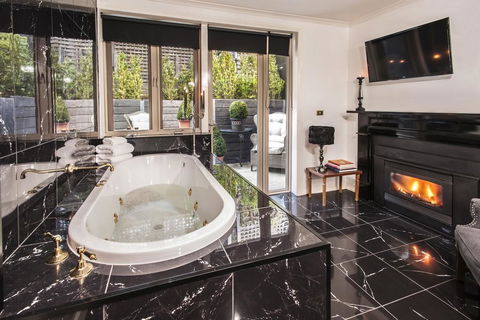 A Loft In The Mill Boutique Accommodation - Tourism Cairns 1