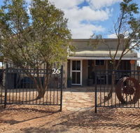 A real bush retreat. Kangas Emus  Starry Skies. - Tourism Cairns