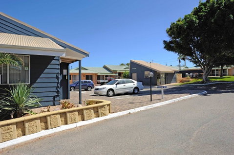 Abrolhos Reef Lodge - Tourism Cairns 1