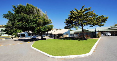 Abrolhos Reef Lodge - Tourism Cairns 0