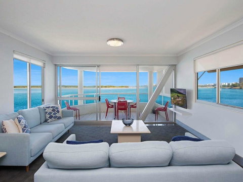 Absolute Waterfront On The Pumicestone Passage - Tourism Cairns 3