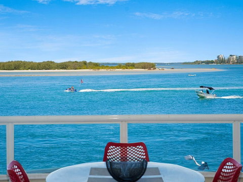 Absolute Waterfront On The Pumicestone Passage - Tourism Cairns 1
