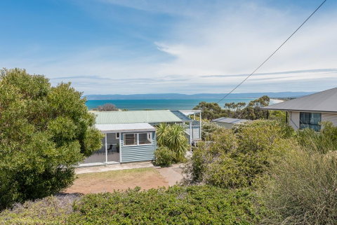Acacia Cottage - Tourism Cairns 0
