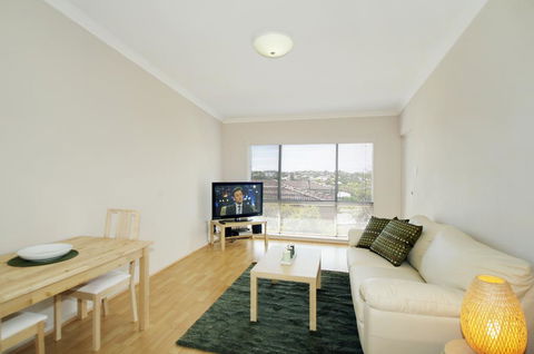Acacia Holiday & Business Stay - Tourism Cairns 0