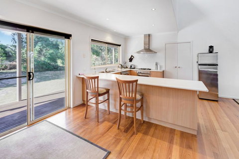 Acacia Lakehouse - The Lake At Your Doorstep - Tourism Cairns 3