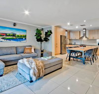 Adelaide 4 Bedroom House with Pool - Tourism Cairns
