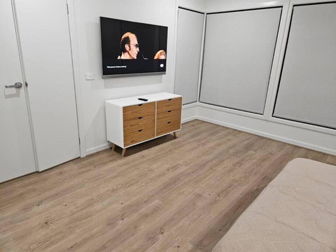 E 4 Room Retreat Family Friendly - Tourism Cairns 2