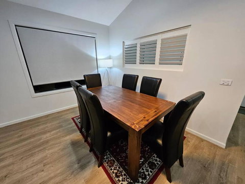 E 4 Room Retreat Family Friendly - Tourism Cairns 4