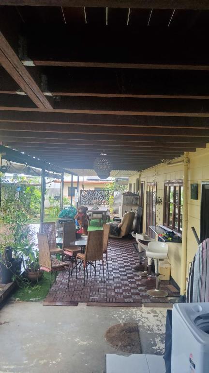 Downstairs Only. 3 Queen BR With Private Access. - Tourism Cairns 4