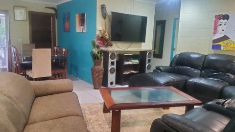 Downstairs Only. 3 Queen BR With Private Access. - Tourism Cairns 3