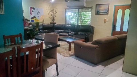 Downstairs Only. 3 Queen BR With Private Access. - Tourism Cairns 2