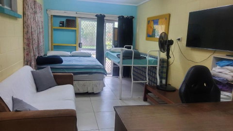 Downstairs Only. 3 Queen BR With Private Access. - Tourism Cairns 1