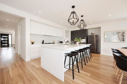 EDEN Spacious Torquay Family Escape - Tourism Cairns 4