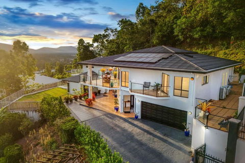 Elevate Your Stay At Cloud Nine - Tourism Cairns 0