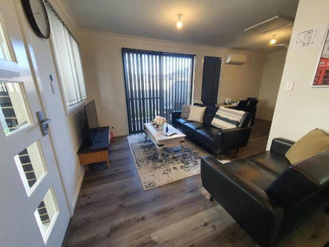 Entire 2br, Hideaway - Tourism Cairns 4