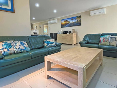 FLIP FLOP INN - Tourism Cairns 3