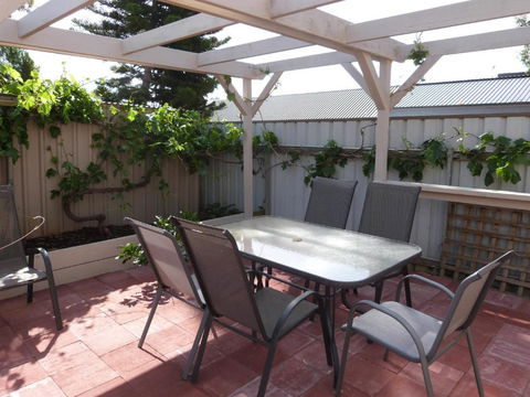 Fullarton Motor Lodge - Tourism Cairns 1