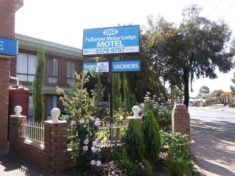 Fullarton Motor Lodge - Tourism Cairns 0