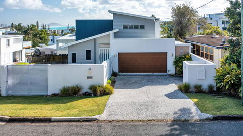 GEORGE8- THE ULTIMATE, FAMILY BEACH HOUSE! - Tourism Cairns 0