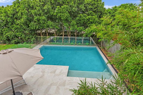 GEORGE8- THE ULTIMATE, FAMILY BEACH HOUSE! - Tourism Cairns 2