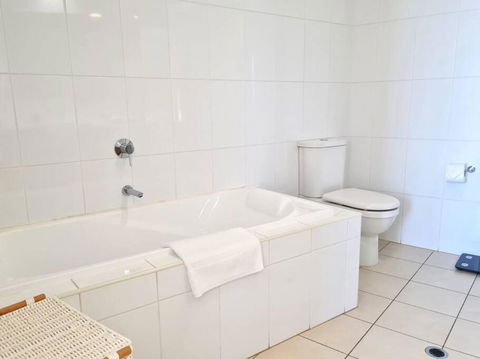 Glam Apartment 21 - Tourism Cairns 4