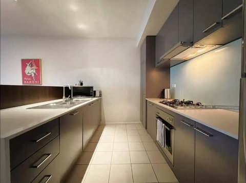 GW24-1 BATH 2 BR At The Glen With FREE Parking And Balcony - Tourism Cairns 4