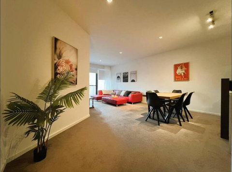 GW24-1 BATH 2 BR At The Glen With FREE Parking And Balcony - Tourism Cairns 2