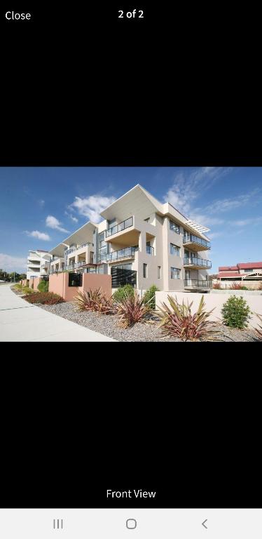 GREENWAY WATERS 2 Bed Apartment - Tourism Cairns 0