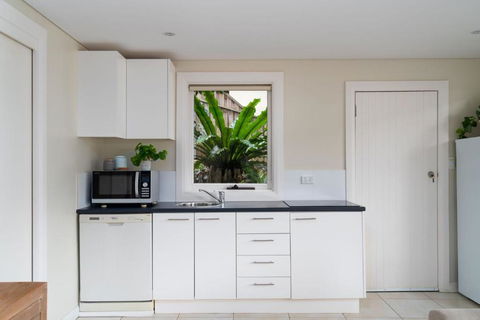 Gull Cottage By Beach Stays - Tourism Cairns 4