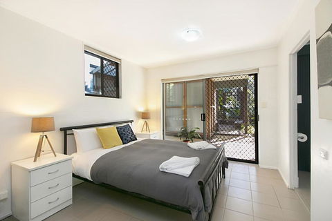 HideAway - Tweed Coast Holidays - Tourism Cairns 0