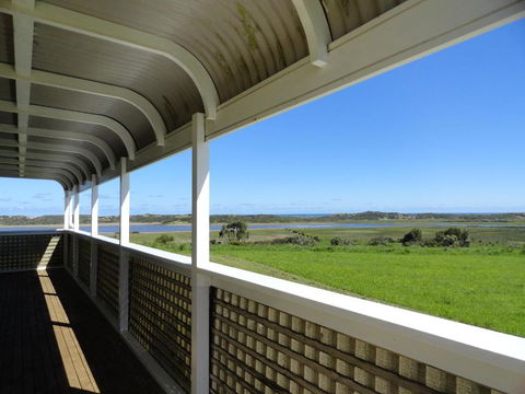 High View Family Cottages - Tourism Cairns 0