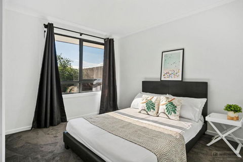 Hobart 4 Bedroom Cosy Stayz - Tourism Cairns 0
