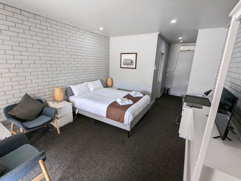 Homestead Motor Inn & Apartments - Tourism Cairns 3