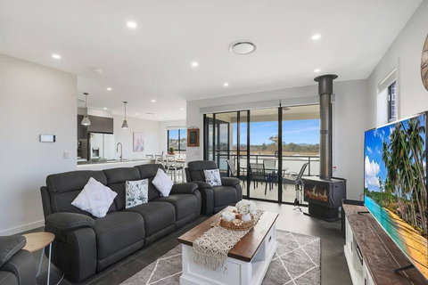 Illalangi-Modern Escape & Views - Tourism Cairns 0