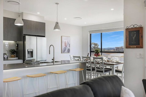 Illalangi-Modern Escape & Views - Tourism Cairns 1