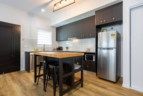 Industrial Luxe Villa - Boutique 1 Bedroom Luxury Villa - Tourism Cairns 1