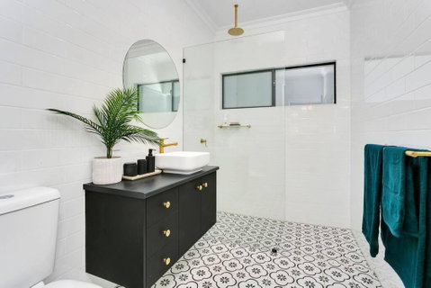 Industrial Luxe Villa - Boutique 1 Bedroom Luxury Villa - Tourism Cairns 3