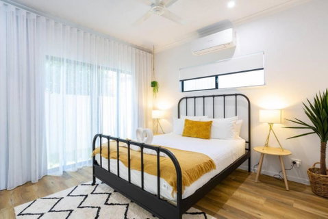 Industrial Luxe Villa - Boutique 1 Bedroom Luxury Villa - Tourism Cairns 2
