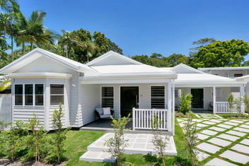 Industrial Luxe Villa - Boutique 1 Bedroom Luxury Villa with Tourism Cairns
