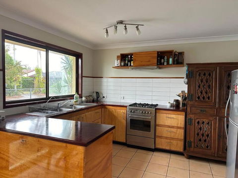 House And Van On The River - Tourism Cairns 2