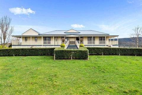 IRONBARK FARM Farmhouse On 52 Acres In The Scenic Yarra Valley - Tourism Cairns 0