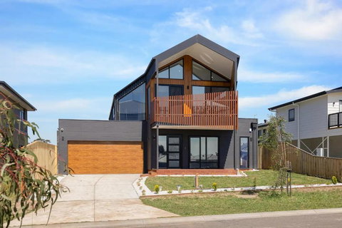 Island Family Retreat By Ready Set Stay - BYO Sheets And Towels - Tourism Cairns 0