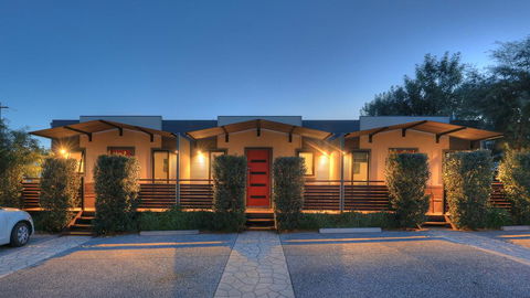 Airport Tourist Village Melbourne - Tourism Cairns 0